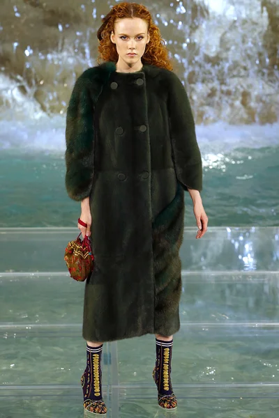 Look 16